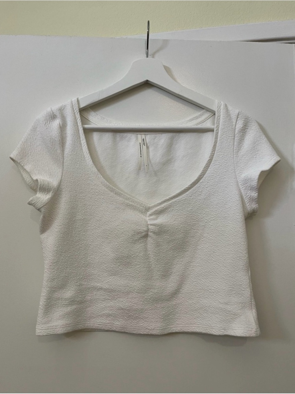 Anthropologie Textured Scoop Neck Ruched Baby Tee Crop Top White Size Small - Picture 2 of 6